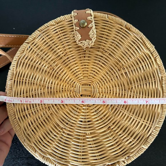 Universal Thread Round Rattan Crossbody Purse - Picture 4 of 6